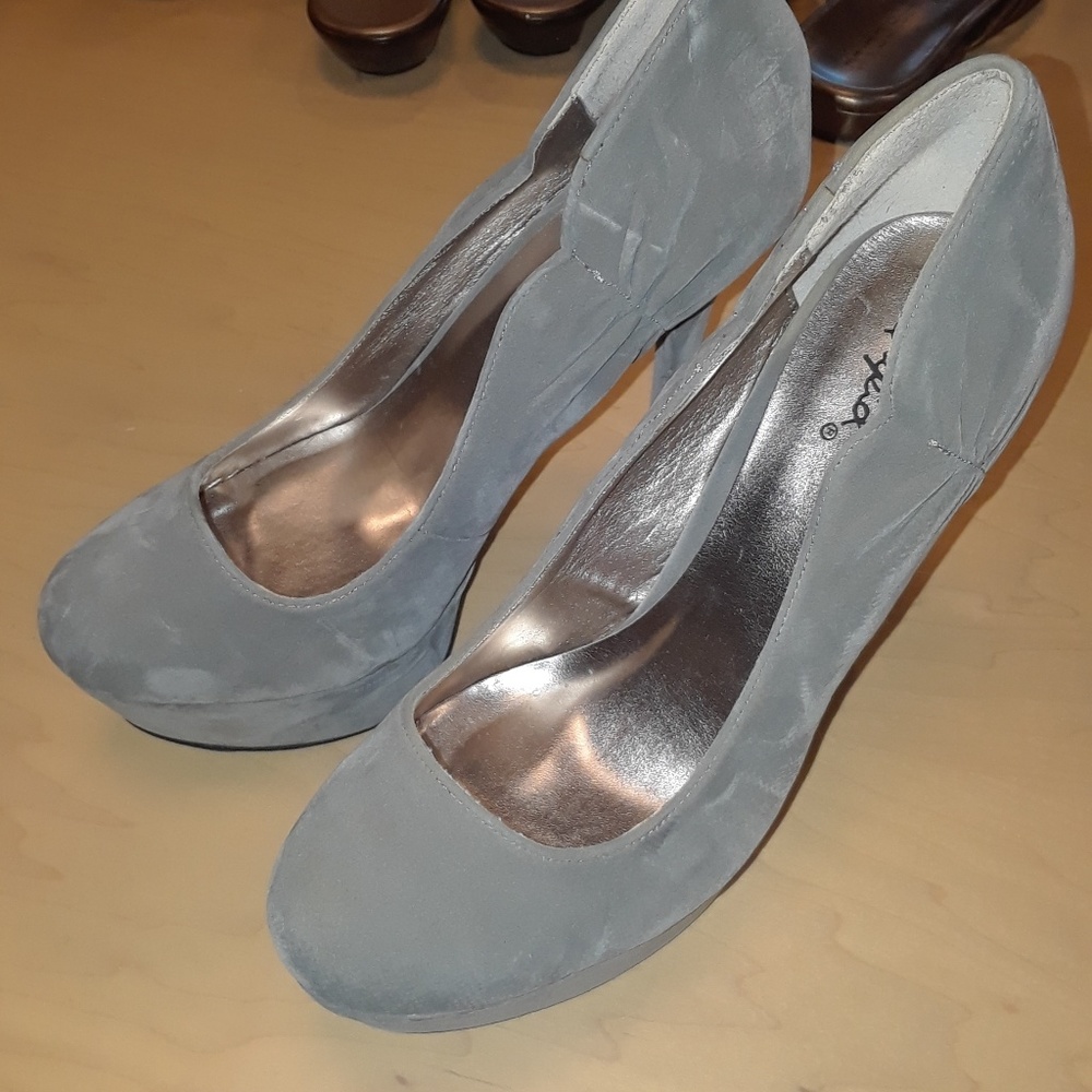 Shoes - Picture 2 of 2